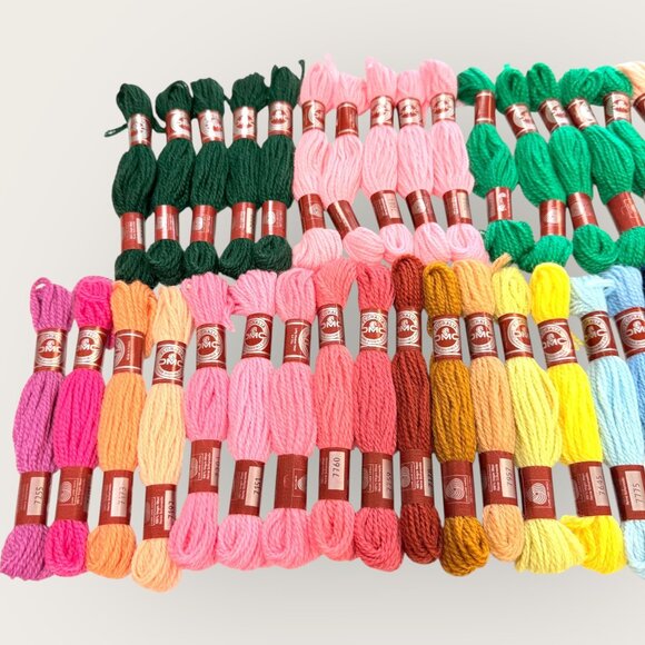 DMC Floralia Laine Divisible 5m Wool Tapestry Yarn Thread Lot of 45 - Picture 4 of 5